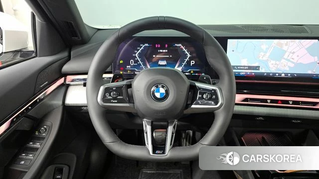 BMW 5 Series (G60) 2025 Белый из Кореи, фото 4