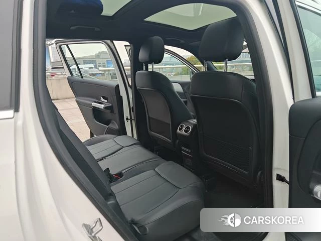 Mercedes-Benz GLB 2023 Белый из Китая, фото 4