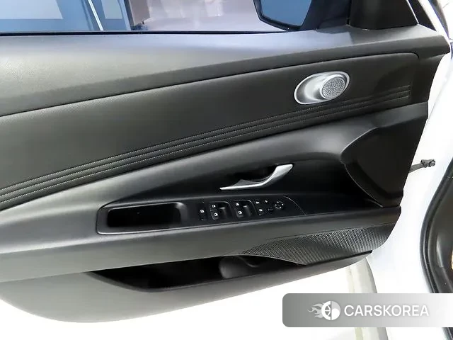 Hyundai Avante Hybrid (CN7) 2023 Белый из Кореи, фото 4