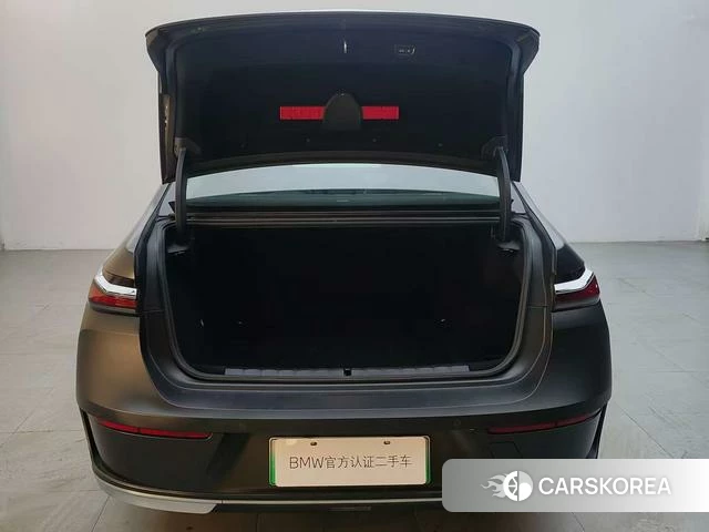 BMW i7 2023 Темно-серый из Китая, фото 4