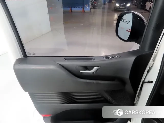 Hyundai Staria 2021 Белый из Кореи, фото 4