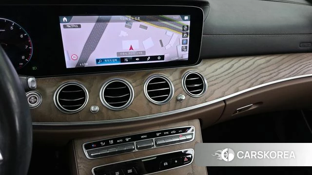 Mercedes-Benz E-Class W213 2022 Белый из Кореи, фото 4