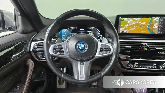 BMW 5 Series (G30) 2022 Серебристо-серый из Кореи, фото 4