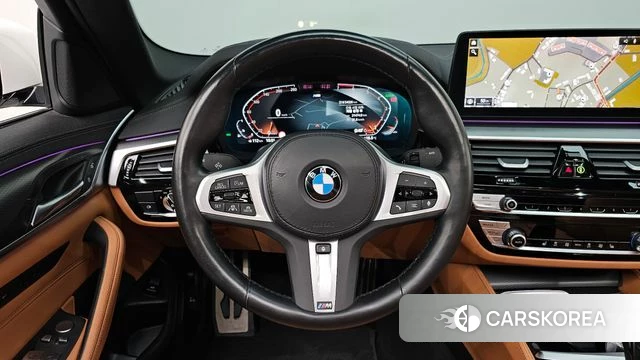 BMW 5 Series (G30) 2023 Белый из Кореи, фото 4