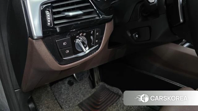 BMW 5 Series (G30) 2018 Серый из Кореи, фото 4