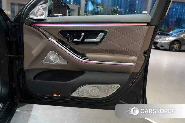 Mercedes-Benz Maybach S-class 2023 Черный из Китая, фото 4