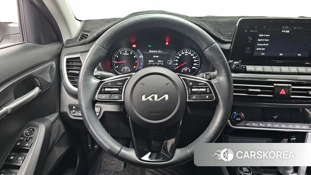 Kia Seltos 2022 Белый из Кореи, фото 4