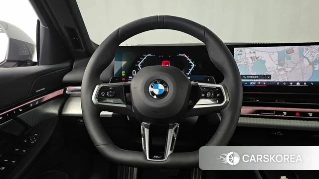 BMW 5 Series (G60) 2025 Цвет галактики из Кореи, фото 4
