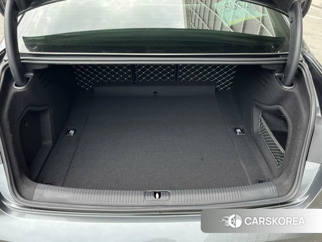 Audi A4L 2021 Темно-серый из Китая, фото 4