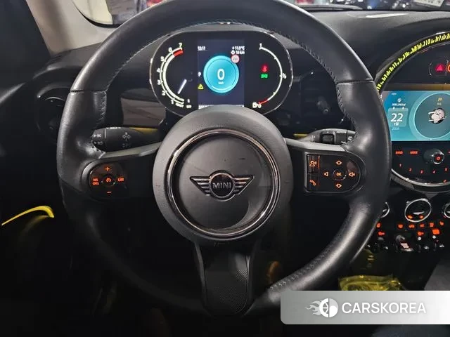 Mini Cooper 2024 Серебряный из Кореи, фото 4