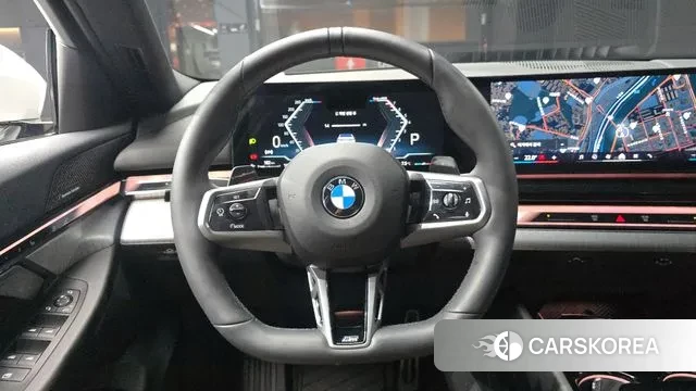 BMW 5 Series (G60) 2025 Белый из Кореи, фото 4