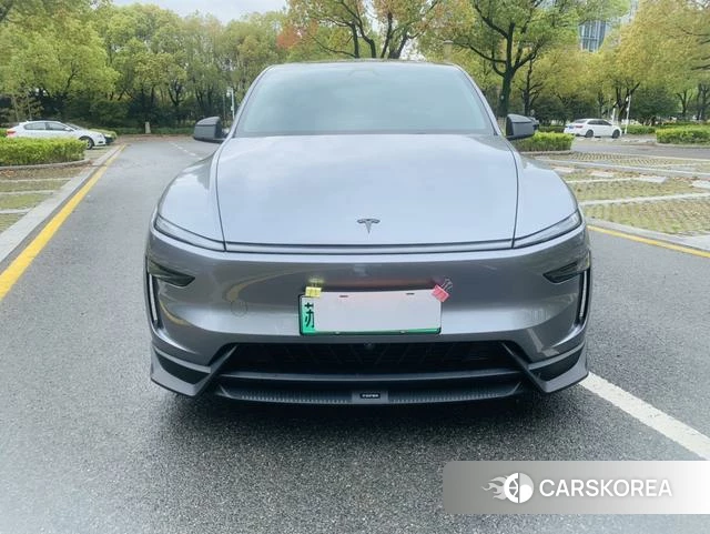 Tesla Model Y 2026 Серебристо-серый из Китая, фото 4