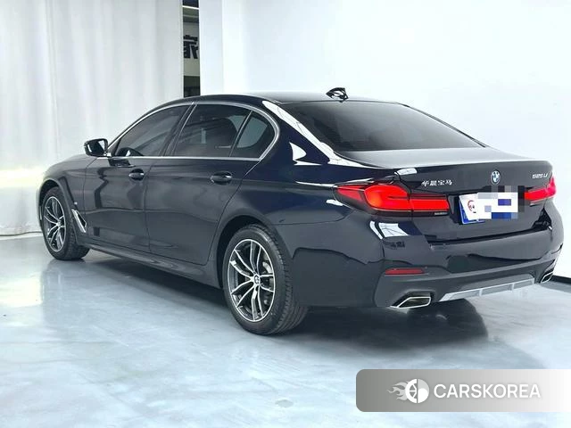 BMW 5 series 2023 Черный из Китая, фото 4