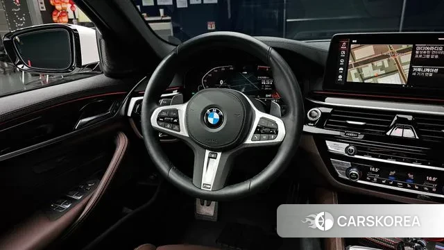 BMW 5 Series (G30) 2023 Белый из Кореи, фото 4