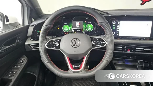 Volkswagen Golf 8th Generation 2023 Белый из Кореи, фото 4