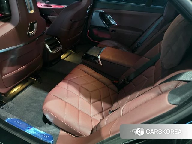 BMW 7 Series (G70) 2025 Черный из Кореи, фото 4