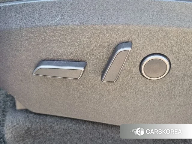 Tesla Model Y 2025 Черный из Кореи, фото 4