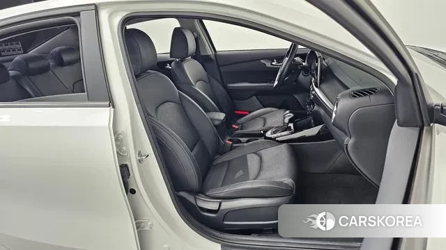 Kia The New K3 2nd generation 2024 Белый из Кореи, фото 4