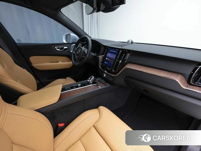 Volvo XC60 second Generation 2025 Белый из Кореи, фото 4
