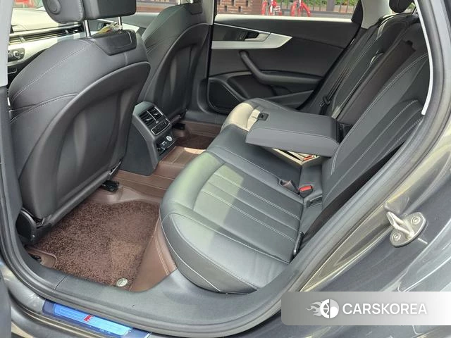 Audi A4L 2021 Темно-серый из Китая, фото 4