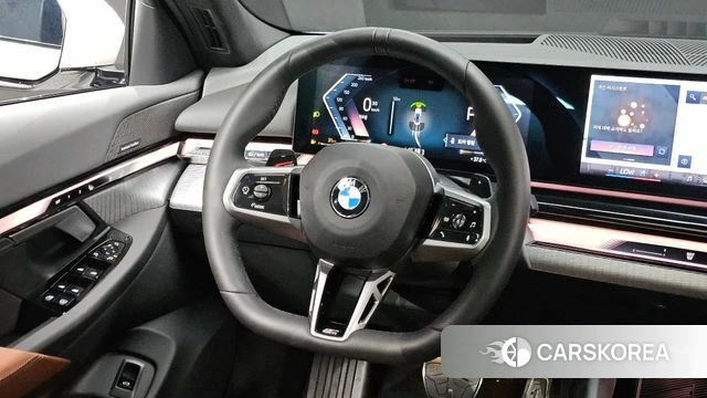 BMW 5 Series (G60) 2025 Белый из Кореи, фото 4