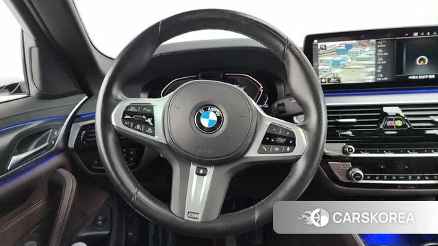 BMW 5 Series (G30) 2023 Белый из Кореи, фото 4