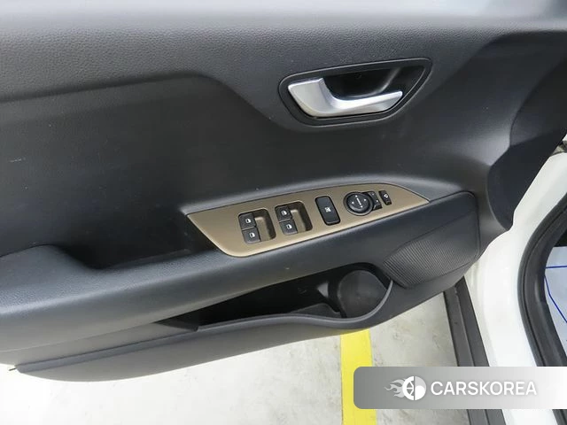 Kia Stonic 2018 Белый из Кореи, фото 4