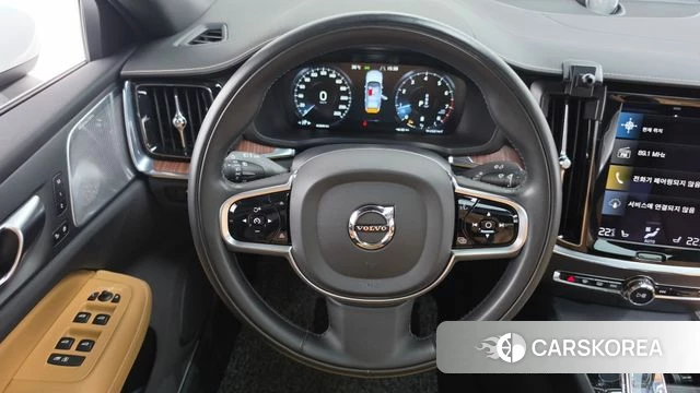 Volvo S60 3rd generation 2021 Белый из Кореи, фото 4