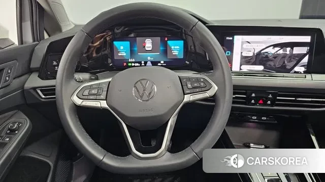 Volkswagen Golf 8th Generation 2024 Белый из Кореи, фото 4