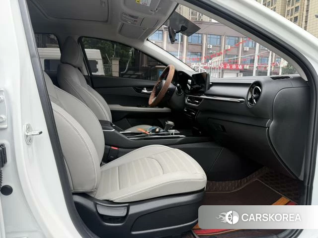 Kia K3 2024 Белый из Китая, фото 4