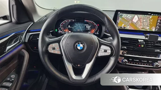 BMW 5 Series (G30) 2023 Белый из Кореи, фото 4