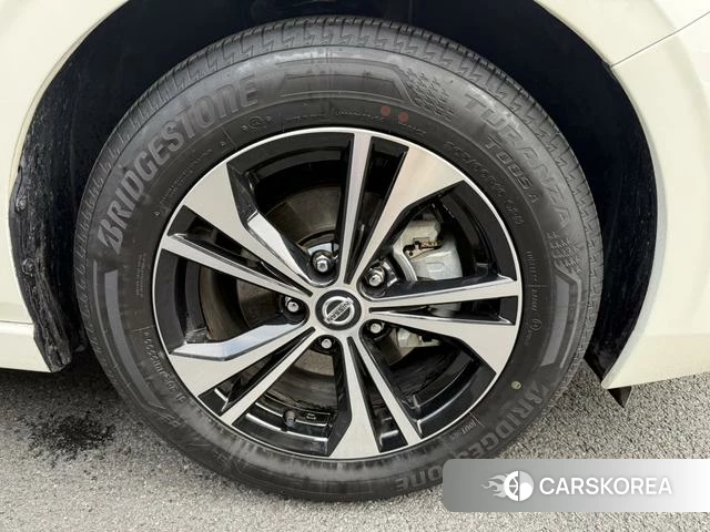 Nissan Xuan Yi 2022 Белый из Китая, фото 4