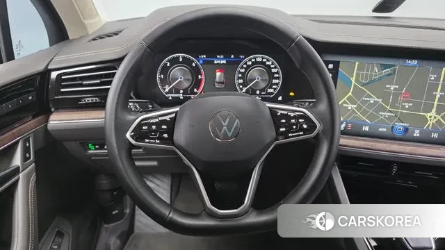 Volkswagen Touareg 3rd generation 2023 Красный из Кореи, фото 4