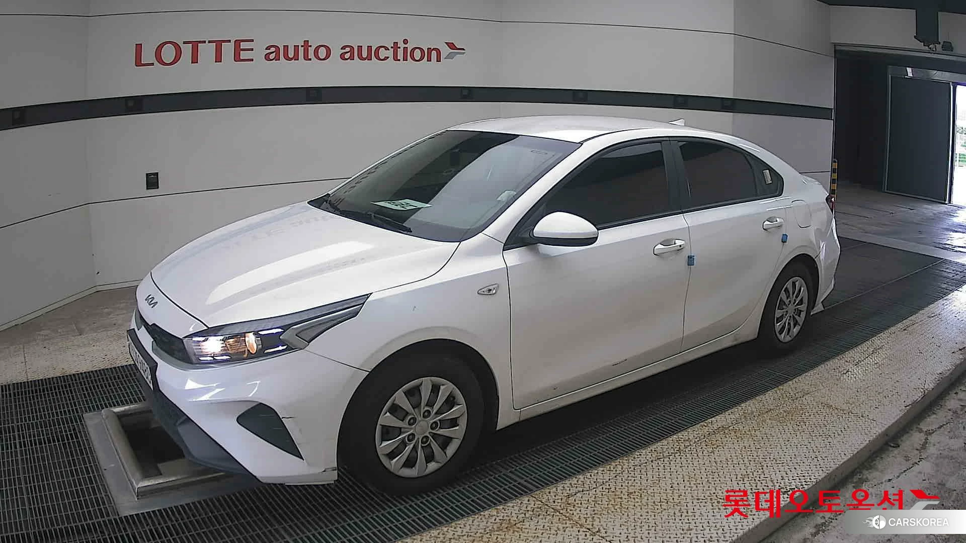 Kia K3 2022 Snow White Pearl из Кореи, фото 4