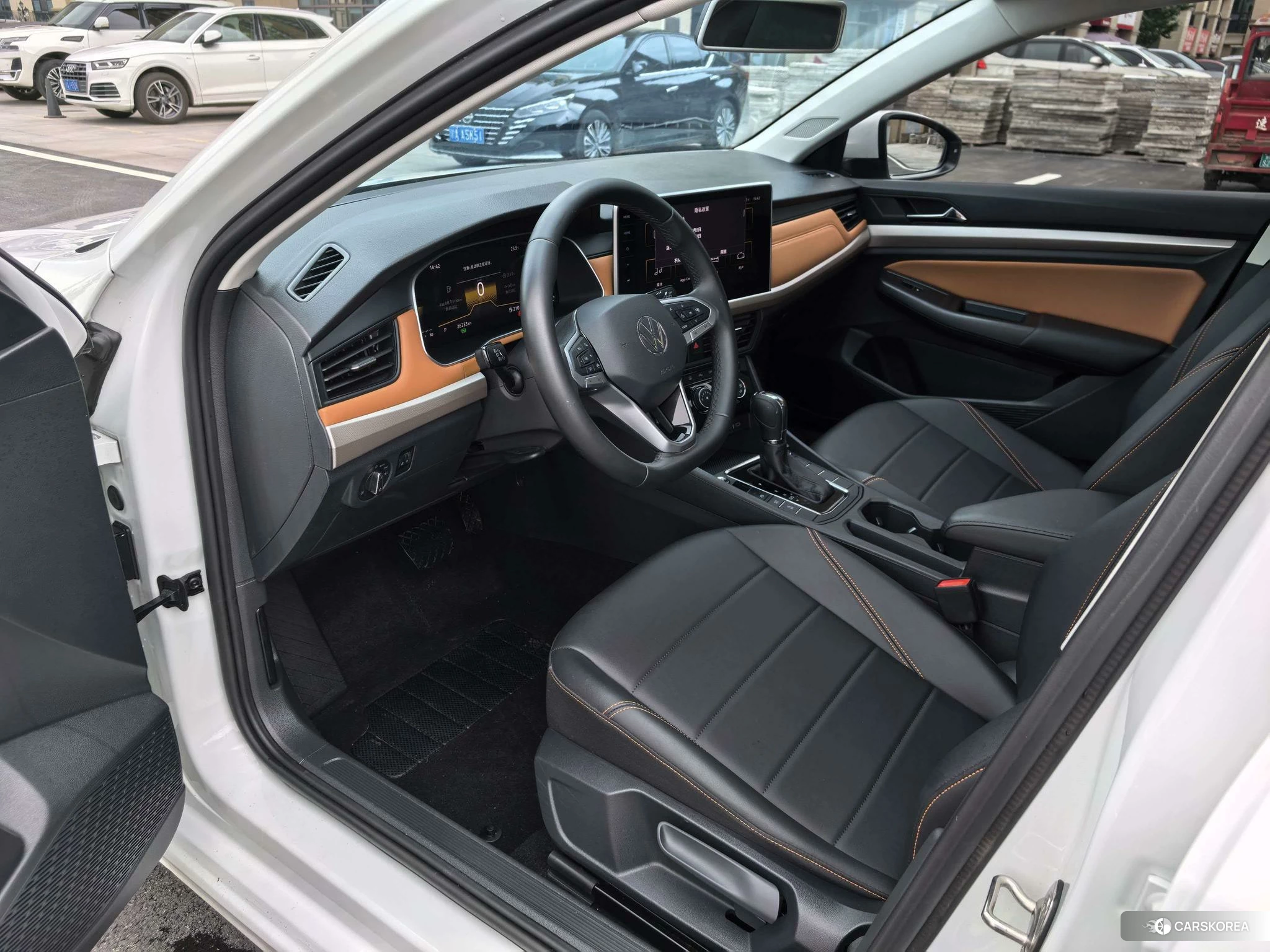 Volkswagen Bora 2024 Белый из Китая, фото 4