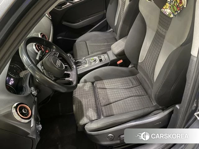 Audi A3 2019 Темно-серый из Китая, фото 4