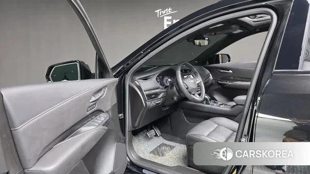 Cadillac XT4 2023 Черный из Кореи, фото 4