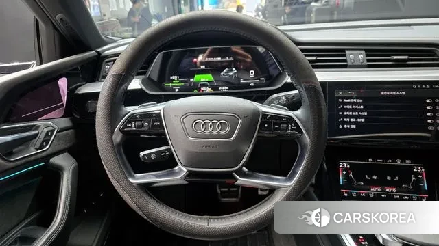 Audi e-Tron 2021 Белый из Кореи, фото 4