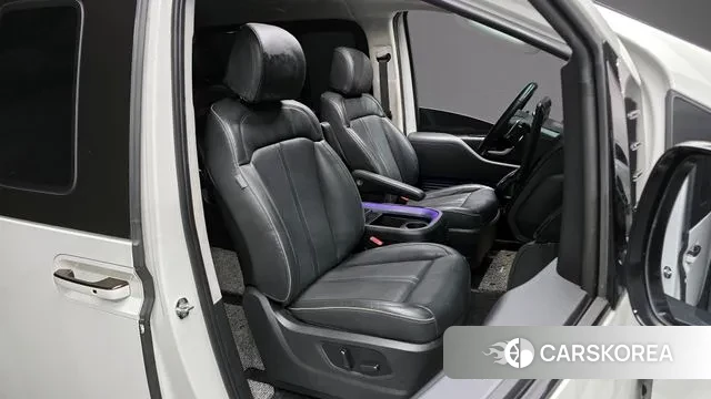 Hyundai Staria 2022 Белый из Кореи, фото 4