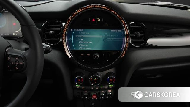 Mini Cooper 2023 Серебряный из Кореи, фото 4