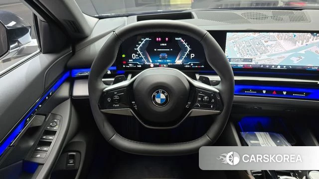 BMW 5 Series (G60) 2025 Черный из Кореи, фото 4