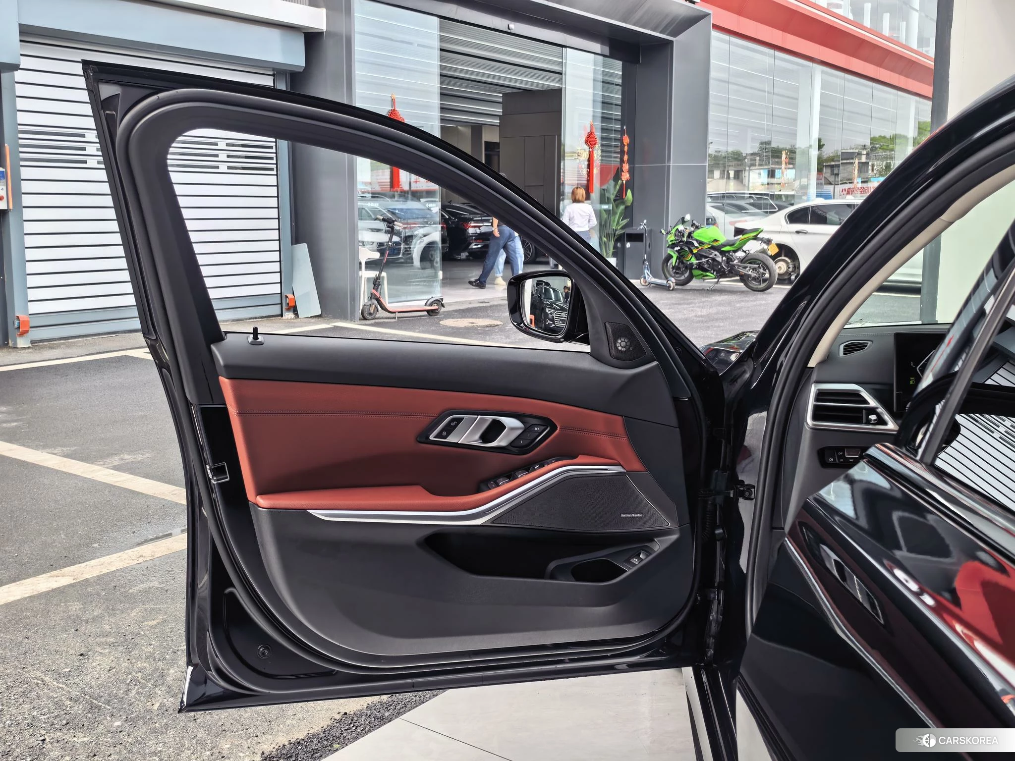 BMW 3 series 2024 Черный из Китая, фото 4