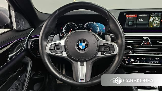 BMW 5 Series (G30) 2018 Серебристо-серый из Кореи, фото 4