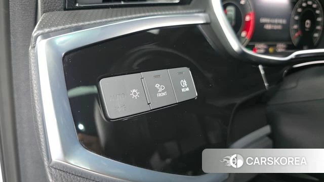 Audi Q3 (F3) 2023 Белый из Кореи, фото 4