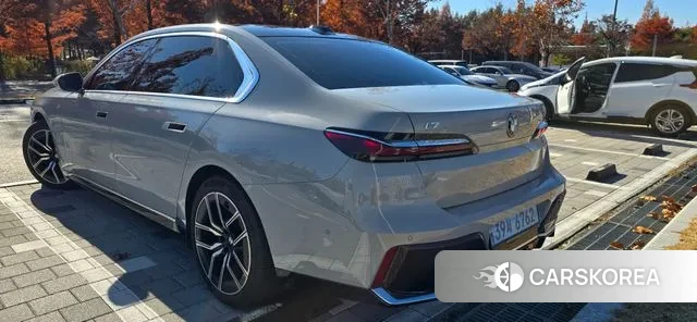 BMW i7 (G70) 2023 Небесно-голубой из Кореи, фото 4