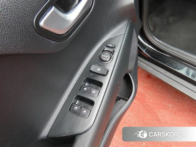 Kia Stonic 2018 Черный из Кореи, фото 4