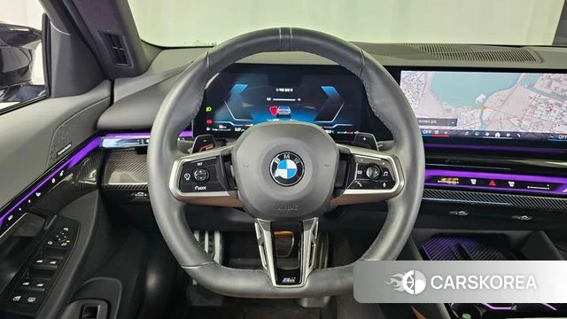 BMW 5 Series (G60) 2024 Цвет галактики из Кореи, фото 4