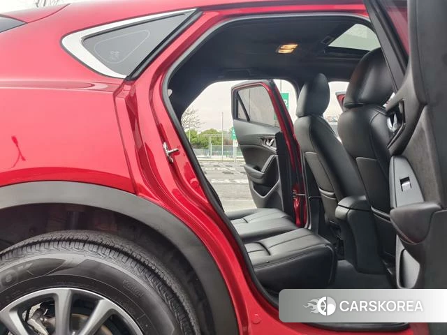 Mazda CX-4 2023 Красный из Китая, фото 4