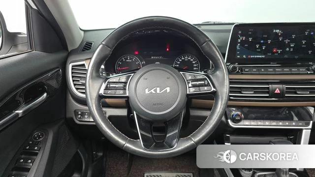 Kia Seltos 2022 Белый из Кореи, фото 4