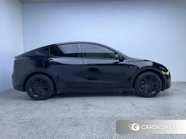 Tesla Model Y 2023 Черный из Китая, фото 4